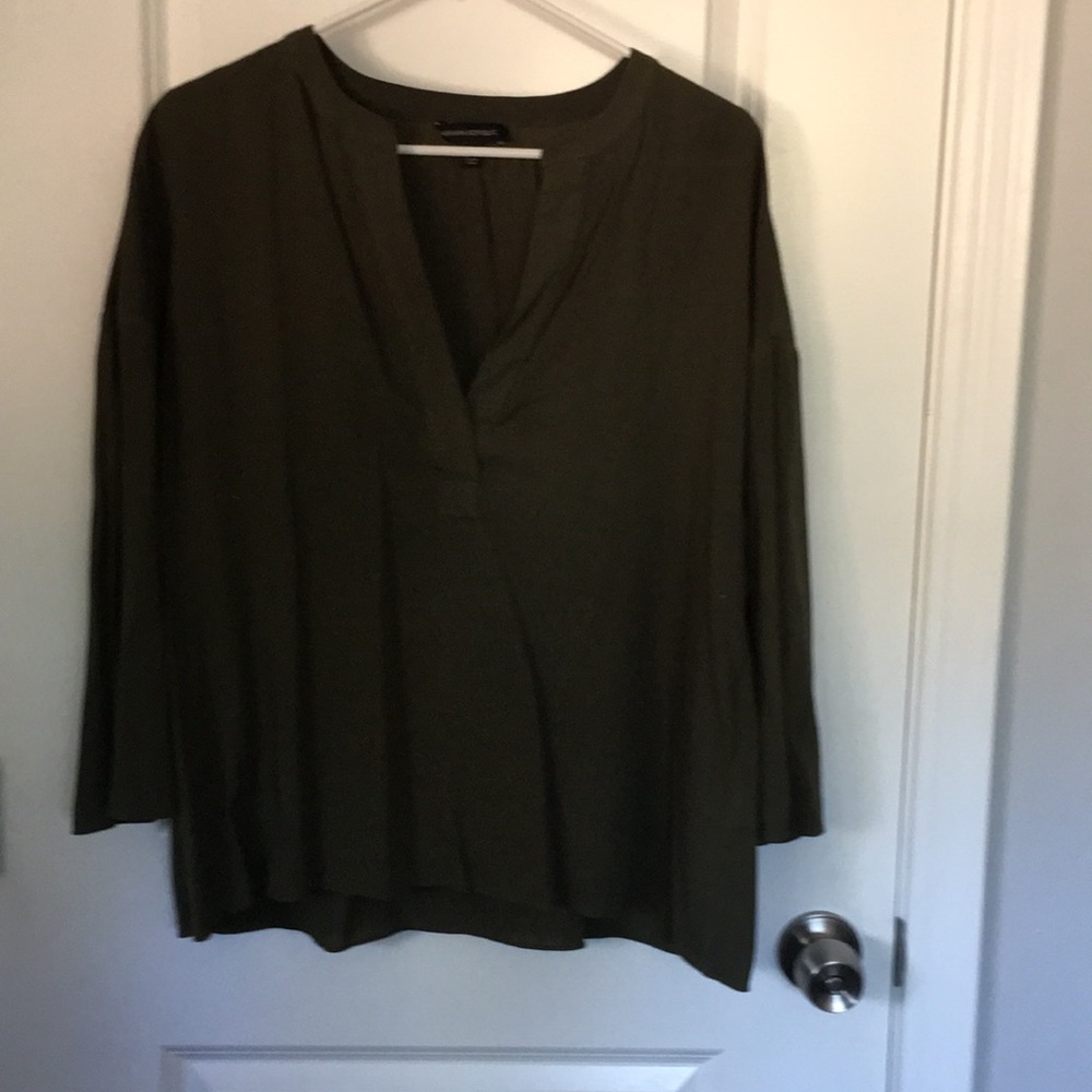 Flowy Banana Republic green deep v 3/4 sleeve top